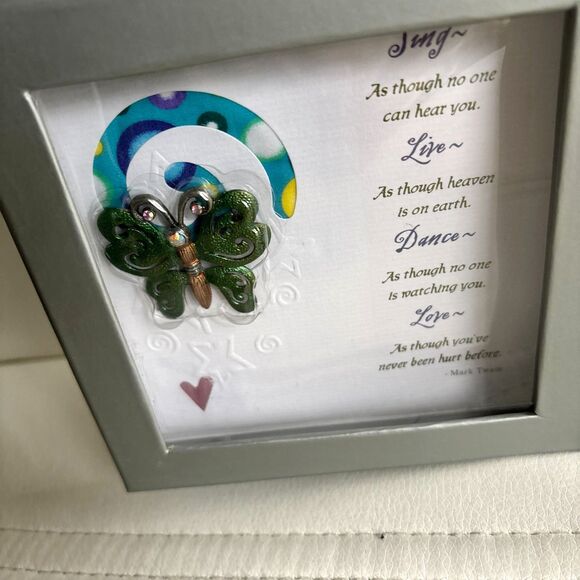 Beautiful Gift Boxed Framed Mark Twain Sing Live Dance Love Quote & Brooch Pin - Picture 1 of 5